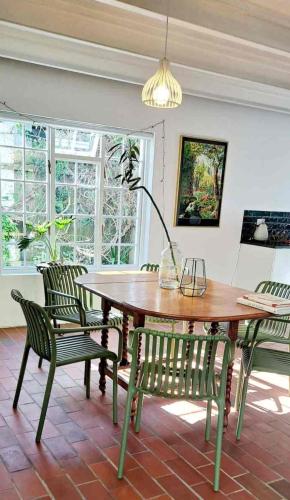 a dining room with a table and chairs and a lamp at Stanford River Retreat in Stanford