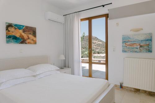 Ένα ή περισσότερα κρεβάτια σε δωμάτιο στο Manolioudis Villas