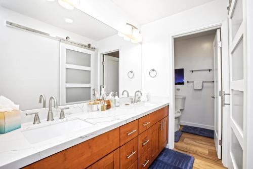 Vannituba majutusasutuses KBM Resorts FREE CAR Kaanapali Plantation Villa Ocean view 3-Bedroom Condo Recently Remodeled KPL-46