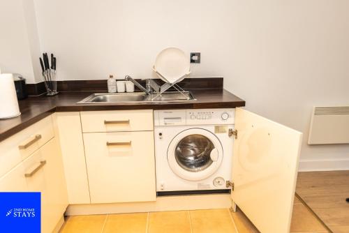 2ndHomeStays-Digbeth-B12 I Large Stylish 2-Bed Apartment I Ensuite I Sleeps 6 I Free Parking & WiFi I Perfect for Work Stays, Relocations & Holiday I Near Birmingham Project Sites & Attractions photo 30