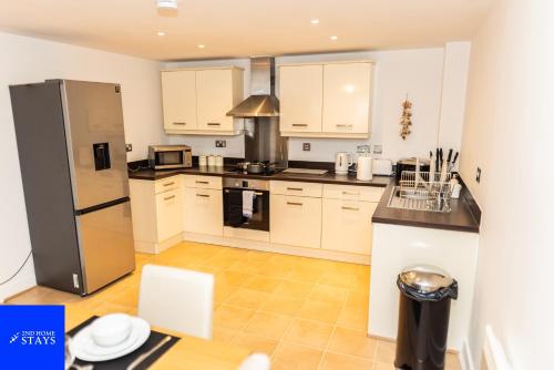 2ndHomeStays-Digbeth-B12 I Large Stylish 2-Bed Apartment I Ensuite I Sleeps 6 I Free Parking & WiFi I Perfect for Work Stays, Relocations & Holiday I Near Birmingham Project Sites & Attractions photo 5