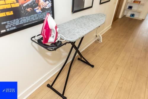 2ndHomeStays-Digbeth-B12 I Large Stylish 2-Bed Apartment I Ensuite I Sleeps 6 I Free Parking & WiFi I Perfect for Work Stays, Relocations & Holiday I Near Birmingham Project Sites & Attractions photo 28