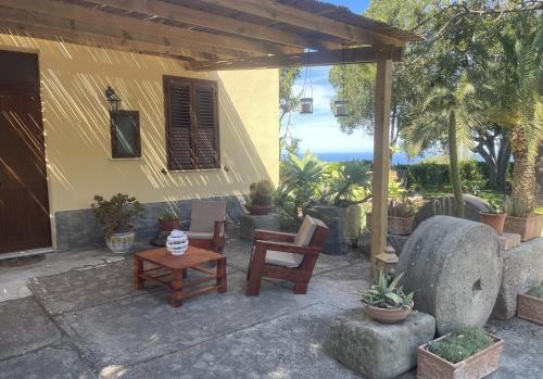 Κήπος έξω από το "Il Gelso" in Villa G reco