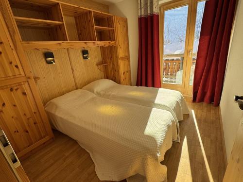 a bedroom with a bed and a window at Pracondu 2 207 - OUTDOOR & FUN apartment 4 pers in Nendaz