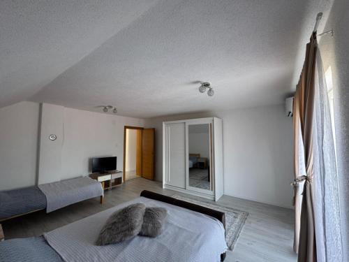 Μια τηλεόραση ή/και κέντρο ψυχαγωγίας στο BORIĆI