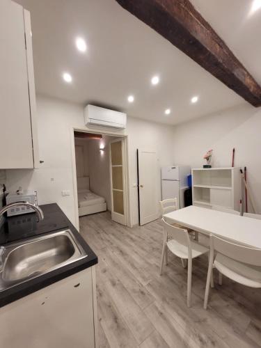 Spacious & Trendy 2BR apartment