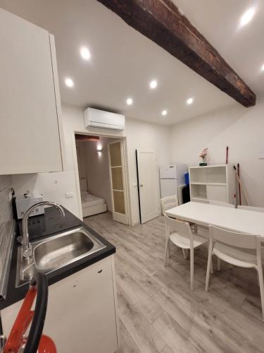 Spacious & Trendy 2BR apartment