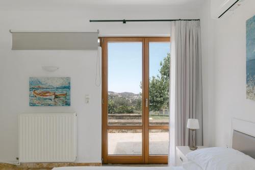 Ένα ή περισσότερα κρεβάτια σε δωμάτιο στο Manolioudis Villas