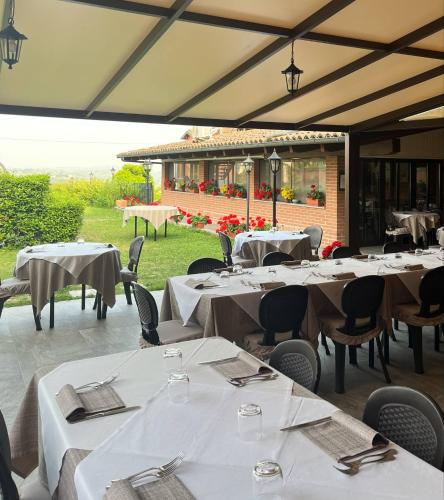 En restaurant eller et andet spisested på Locanda OSTERIA LA MILONGA