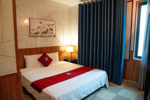 a bedroom with a bed and a window at Minh Chau Beach Resort in Quang Ninh