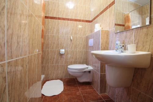 Ένα μπάνιο στο Apartments Frideric