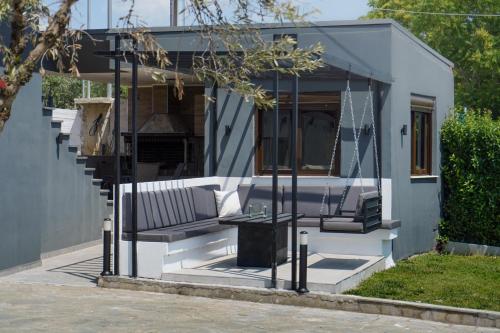 Χώρος καθιστικού στο Tsiaras House