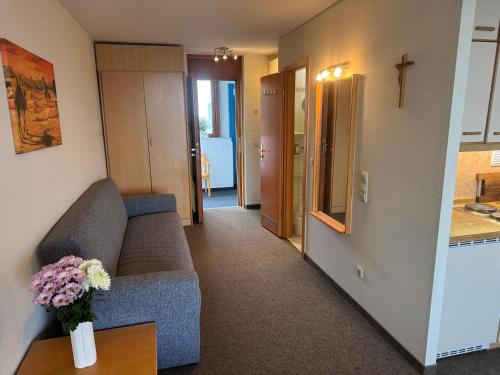 Hainz Panorama Deluxe Fernblick mit Sauna und Poolにあるシーティングエリア