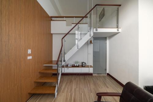 a staircase in a living room with a stair case at Anping Kensington Hotel in Tainan