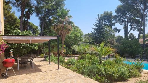 villa provençale avec piscine,proche mer