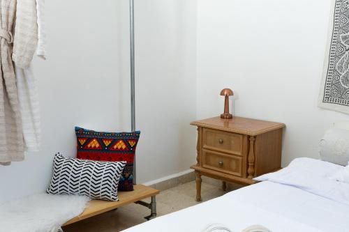 Una cama o camas en una habitación de Dar Al Khattar 4 BR in Batroun with Pool