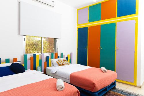 Una cama o camas en una habitación de Dar Al Khattar 4 BR in Batroun with Pool