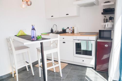 a kitchen with white cabinets and a counter top at HOTELITO RURAL GA7COLORES only adult in Montaña Blanca