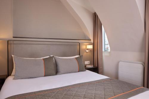 Postel nebo postele na pokoji v ubytování Timhotel Tour Eiffel