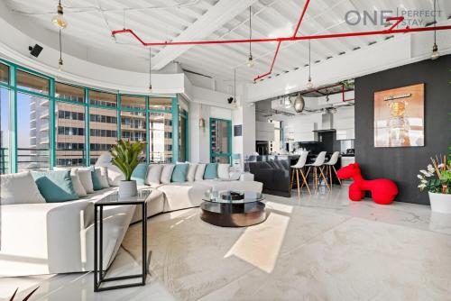 Luxe 3-Bedroom Sky Retreat in Dubai Marina