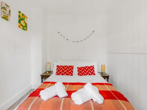 a bedroom with a bed with two pillows at Pass the Keys Cosy Garden Home in Canterbury