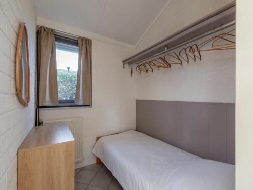 Ένα ή περισσότερα κρεβάτια σε δωμάτιο στο Holiday Home in Petten near Sandy Beach