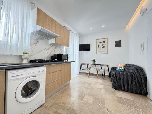 Modern Apartment in Town, 5Min from the Beach - El Greco Apartments No 8
