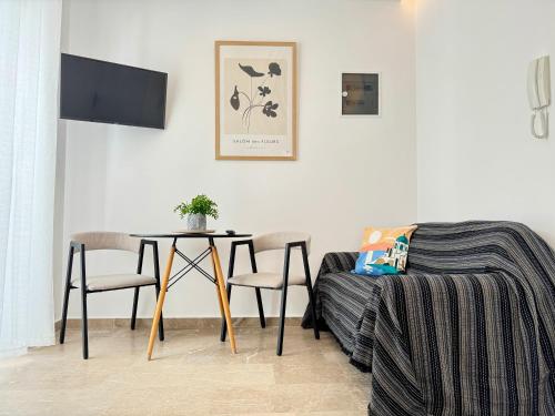 Modern Apartment in Town, 5Min from the Beach - El Greco Apartments No 8