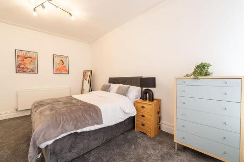 Postel nebo postele na pokoji v ubytování Luxury 1-Bed Apartment Near city centre and North Manchester General Hospital