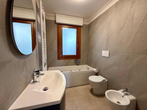 a bathroom with a sink and a toilet and a tub at Provveditori in Rome