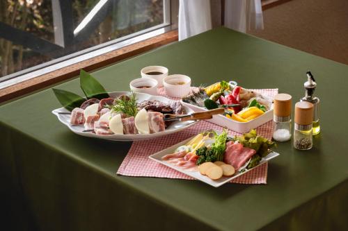 two plates of food on a green table at Le Nessa Jyogasaki in Ito