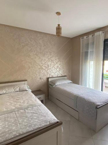 Postel nebo postele na pokoji v ubytování smir park Mdiq