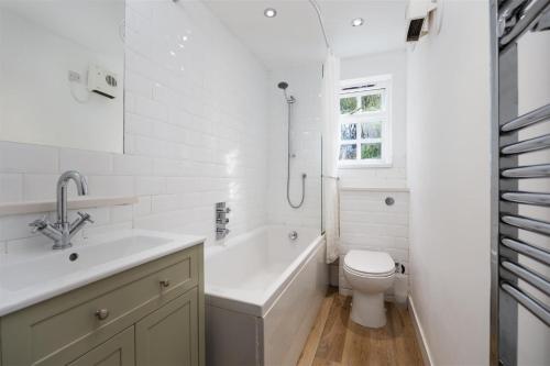 Vannituba majutusasutuses Fort Victoria Cottages - Solent Cottage