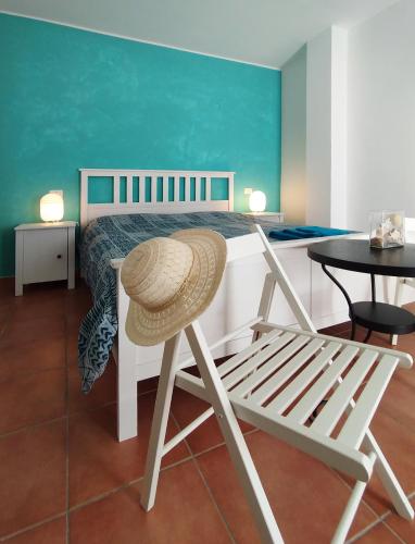 a straw hat sitting on a chair in a bedroom at Il Parco in Ancona