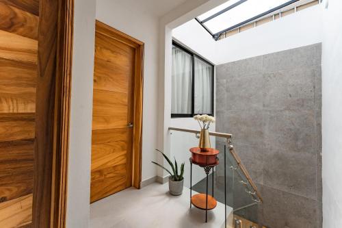 un tragaluz en el pasillo de una casa en 2099 - Casa Hera, en Santa Cruz Huatulco