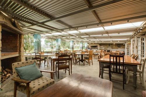 Restoran atau tempat lain untuk makan di Portland Manor