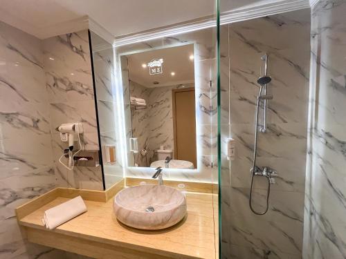 a bathroom with a sink and a shower at Menzeh Zalagh 2Boutique Hôtel & Sky in Fès