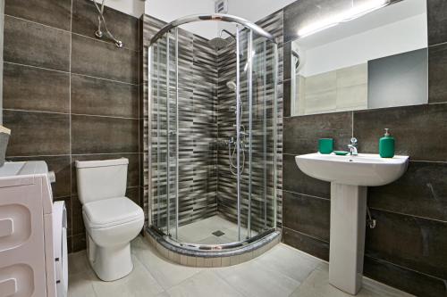 2 Bedroom Apartment near Piraeus Port B1