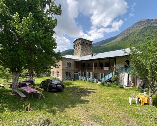 a house with a car parked in front of it at Guesthouse Tanano/Dodo in Zhabeshi