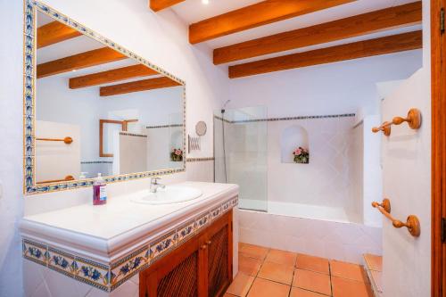 a bathroom with a sink and a shower at Cas Patró Lau in Fornalutx