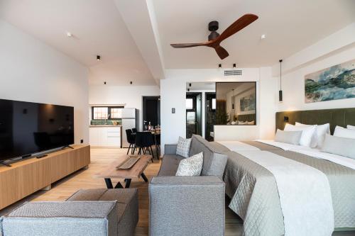 SoleLuna 1-On the Beach-Hot Tub-Smart Home