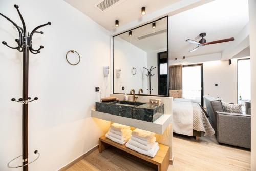 SoleLuna 1-On the Beach-Hot Tub-Smart Home