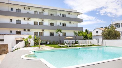 Sunrise Beach Ipsos - Pool & Fun