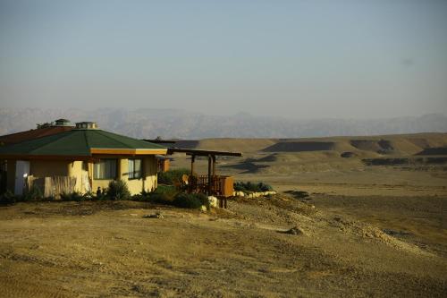 a small house in the middle of the desert at Neot Semadar Eco Lodge in Naẖal Ya‘alon