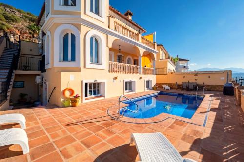 Bazén v ubytování Villa Bella Vista nebo v jeho okolí