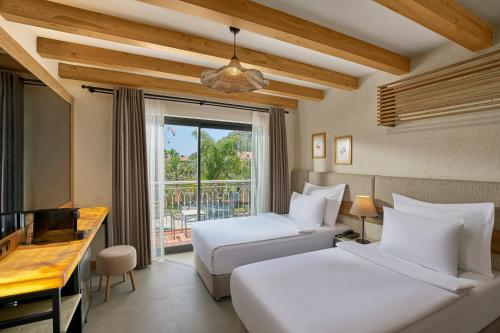 A bed or beds in a room at La Boutique Maya