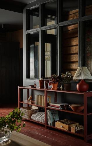a book shelf with plants and a lamp in a room at Stay North - Matri House in Mathildedal