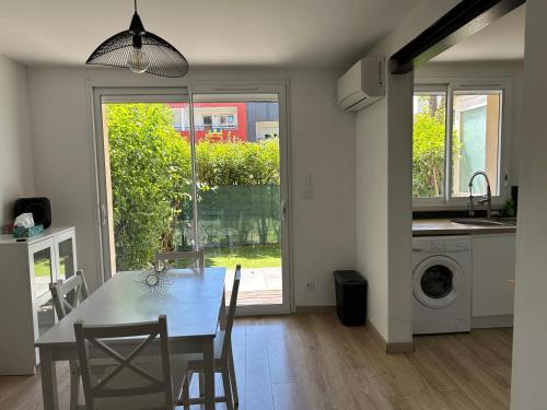 Gallery image of Appartement cosy avec jardin, jacuzzi et tram à 2 min - Quartier calme in Castelnau-le-Lez