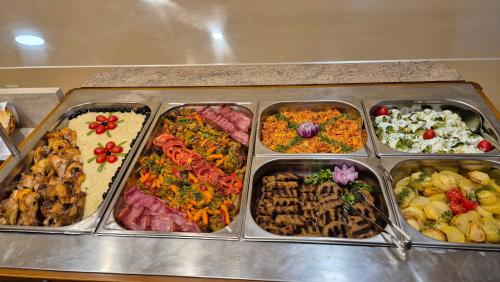 Jídlo v hotelu nebo okolí