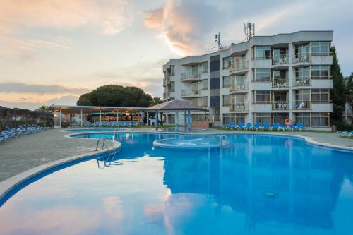 a large swimming pool in front of a building at AR Bolero park in Lloret de Mar